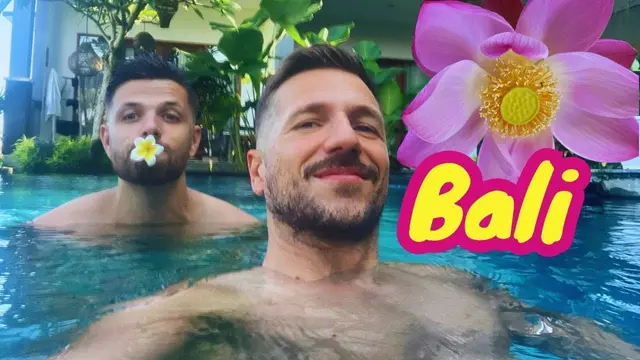 What is the day in the life of a Bali digital nomad (specifically Ubud digital nomad like)? Watch to find out. In Bali, we work German times (so about 3pm to 12am), which sounds daunting, but ended up being a blessing in disguise, freeing up the morning and early afternoon for us to do whatever we wanted. As you can tell from the video, we live probably a pretty normal lifestyle in Bali, including going to the gym, running errands, etc. But thanks to Bali, we get the chance to enhance our day with lots of thrills, such as good local eats, taking scooters, and the occasional dip in the villa's swimming pool. 

Check out our blog: https://thefabryk.com/ for more gay digital nomad stuff!

#BaliDigitalNomad #UbudLife #WorkLifeBalance #RemoteWork #TravelVlog #NomadLife #BaliAdventure #LocalEats #ScooterLife #VillaLiving #DayInTheLife #DigitalNomadLife #ExploreBali #BaliExperience #TravelBali #Bali #Ubud #Indonesia

▬▬▬
Some links from our blog:
A DIGITAL NOMADS GUIDE TO UBUD - https://thefabryk.com/blog/top-tips-digital-nomads-ubud-bali
LEARN ABOUT THE DAY OF SILENCE: NYEPI - https://thefabryk.com/blog/nyepi
▬▬▬

Below are also some affiliate links. We may make a small commission off of any purchase you make after clicking on these links, but that is just to support us in making great content and you won't pay anything more!

▬▬▬
THE BEATS IN THIS VIDEO:
Epidemic Sound - (Perfect for you making your own content) https://share.epidemicsound.com/ao2ybc
▬▬▬
GET YOUR GUIDE TOURS FOR BALI
Mount Batur Sunrise Hike ☀️🗻 (one of the trips we did on the weekend, immediately after working 8 hours 🤣) - https://bit.ly/40c3MZd
Snorkeling Nusa Penida 🐟 - https://bit.ly/3MJR2Gh
▬▬▬
FLIGHTS SO YOU GET YOURSELF TO BALI ASAP
Skyscanner - https://bit.ly/3K1w9Df
Trip.com - https://bit.ly/3nDi8UJ
▬▬▬
VPN TO USE IN BALI (as we found some of the networks to be insecure)
ExpressVPN - https://bit.ly/3KIlr53
▬▬▬
NOMAD INSURANCE:
Travel Medical Insurance for digital nomads - SafetyWing - https://bit.ly/3Toulss
▬▬▬
HOW WE ARE LEARNING TO EDIT VIDEOS:
Skillshare - Get a free month!: https://bit.ly/3n7hyyE